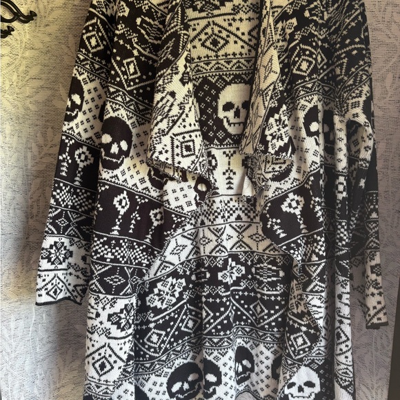 torrid Sweaters - Torrid Black and White Skull Patterned Cardigan